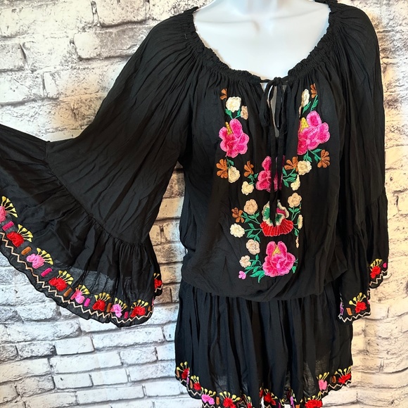 Bali Queen Bell sleeve tunic flow fit and embroidered embellishments - Picture 7 of 12